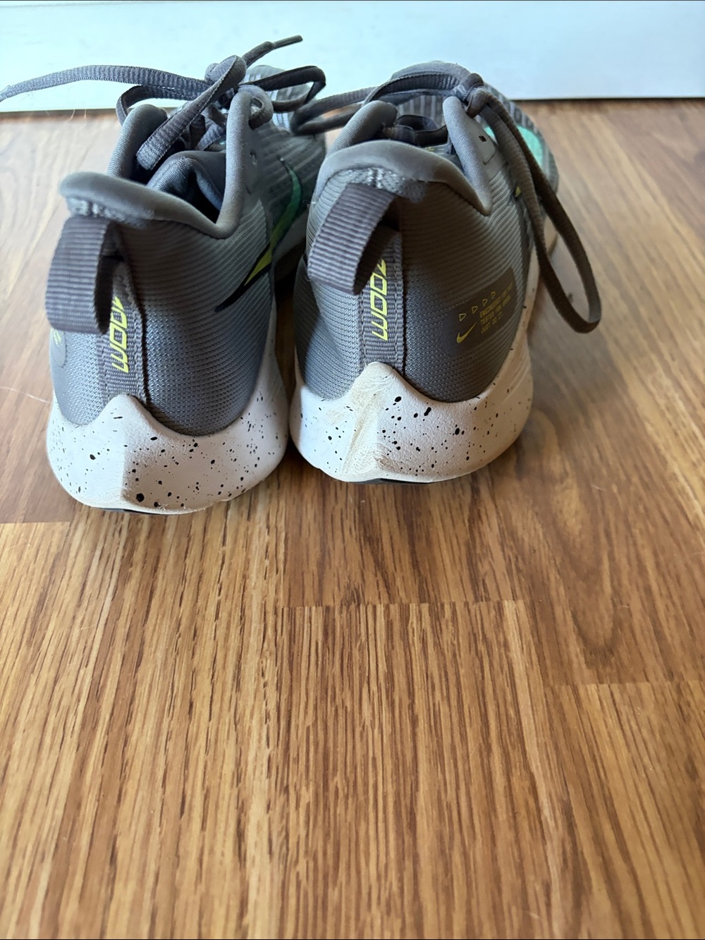 61/2 big kids or 8 women’s. Nike Kids Gray Sneakers with Teal Swoosh - Picture 6 of 7